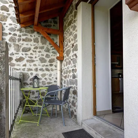 Holiday home Chaleureux A 15 Min De St-etienne, 2 Chambres, Terrasse, Jardin, Animaux Acceptes - Fr-1-496-4