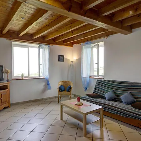 Holiday home Chaleureux A 15 Min De St-etienne, 2 Chambres, Terrasse, Jardin, Animaux Acceptes - Fr-1-496-4 *